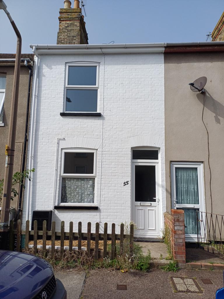 Queens Road, Lowestoft NR32 2 bed terraced house £800 pcm (£185 pw)
