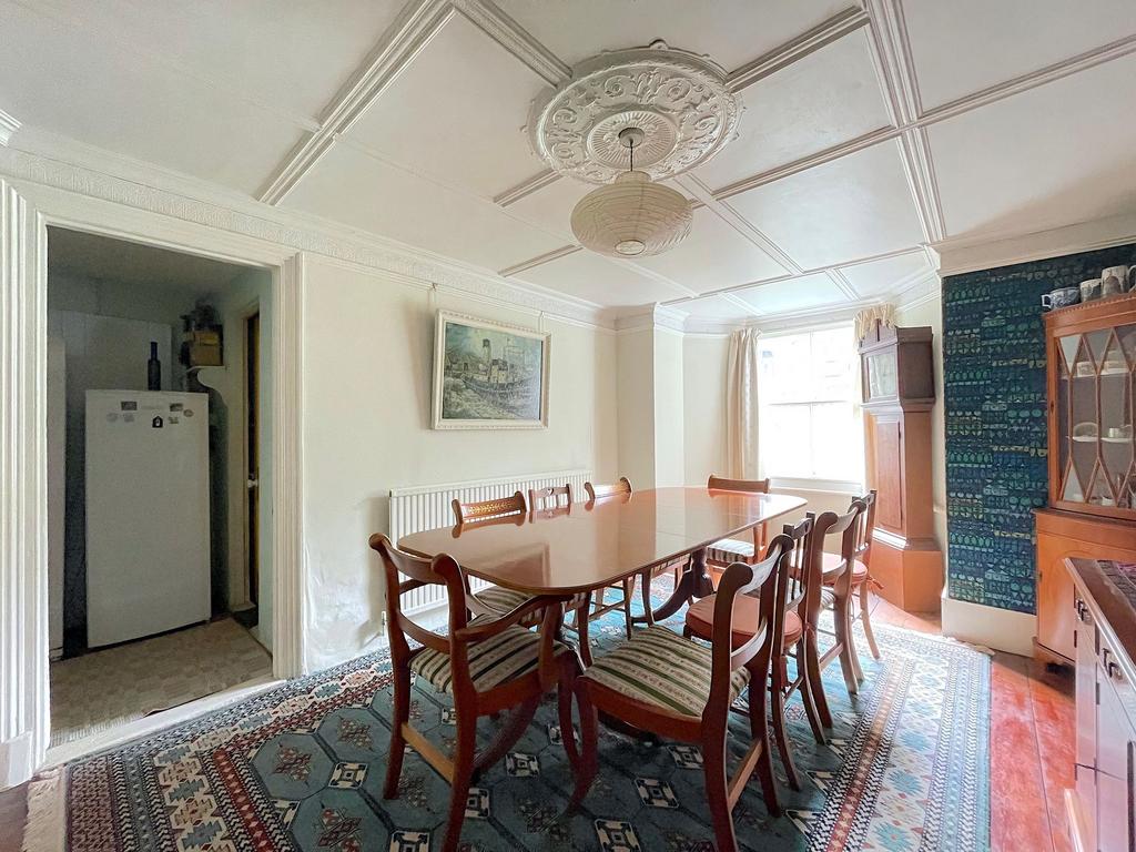 Newton Road, Faversham, ME13 4 bed detached house for sale £600,000