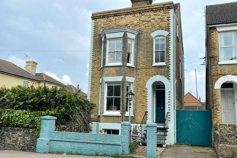4 bedroom detached house for sale, Newton Road, Faversham, ME13