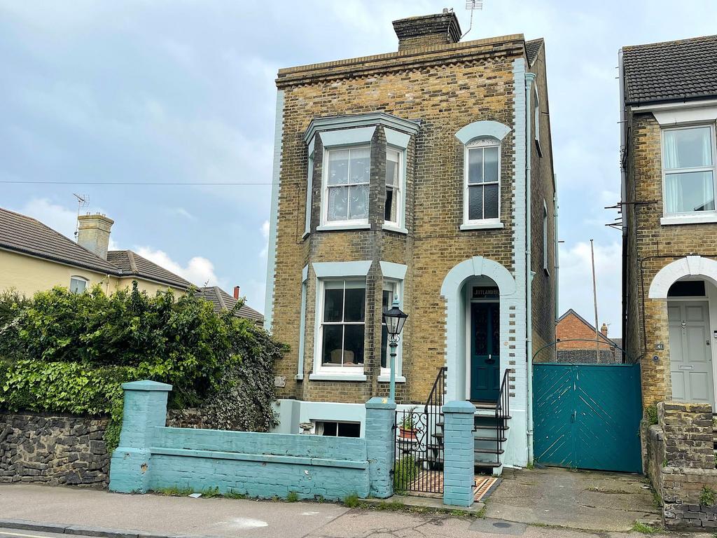 Newton Road, Faversham, ME13 4 bed detached house for sale £600,000