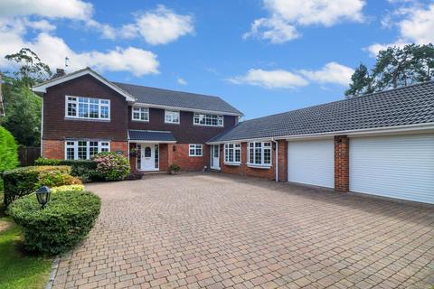 5 bedroom detached house for sale, Manor Close, Penn, HP10