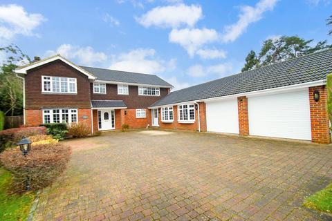 5 bedroom detached house for sale, Manor Close, Penn, HP10