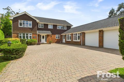 5 bedroom detached house for sale, Manor Close, Penn, HP10