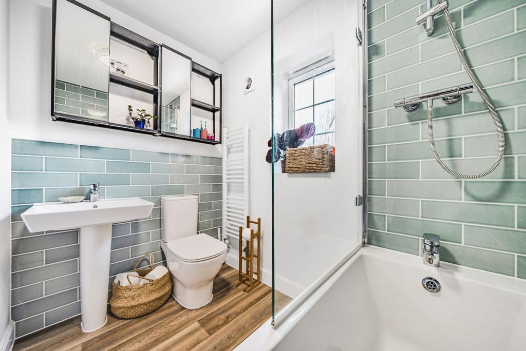 Family Bathroom (1)