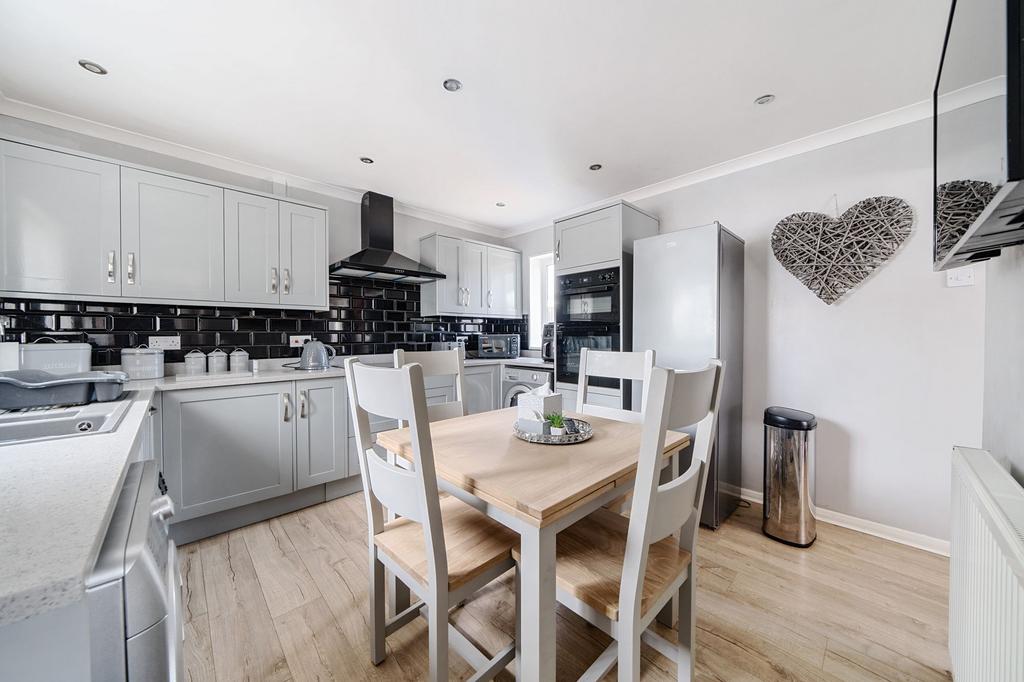 Kitchen/ Dining Room (2)