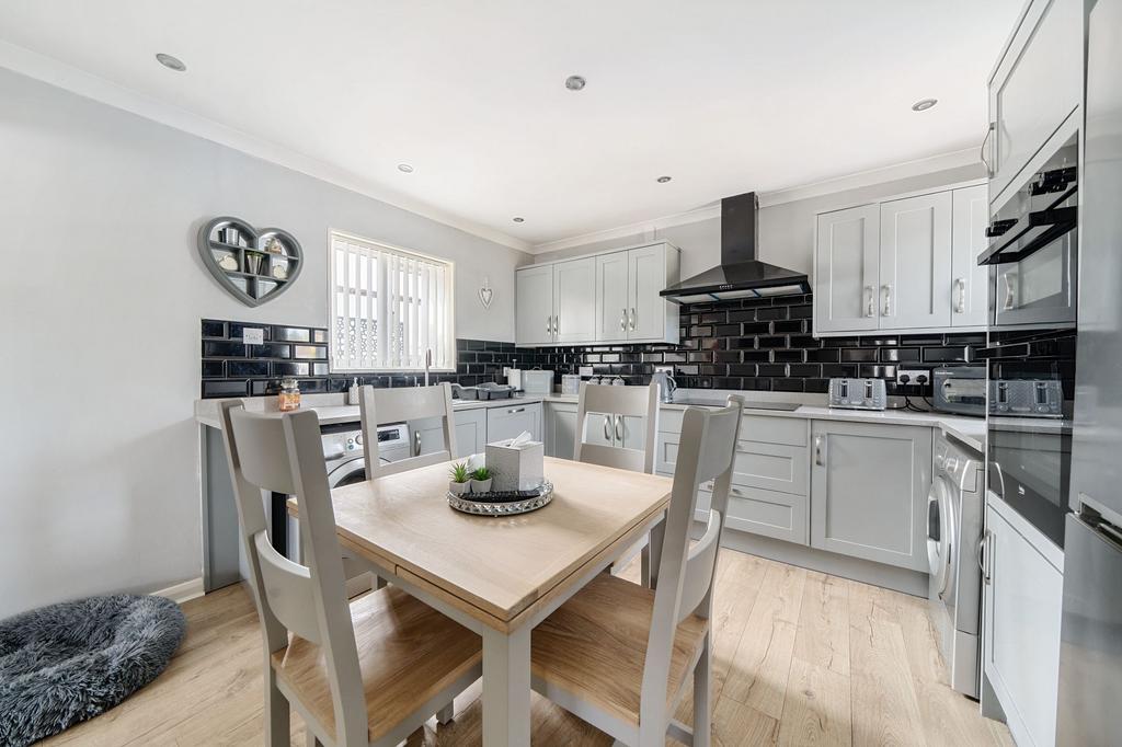 Kitchen/ Dining Room (1)