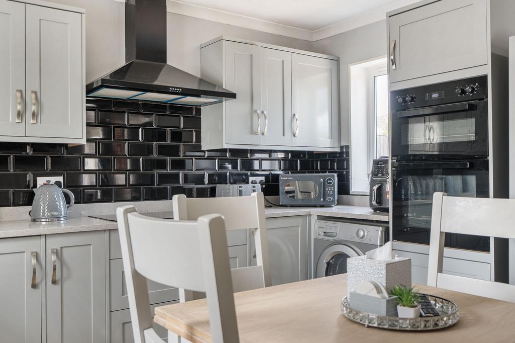 Kitchen/ Dining Room (3)