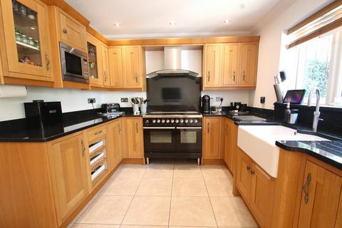 5 bedroom detached house for sale, Highland Road, Badgers Mount, TN14
