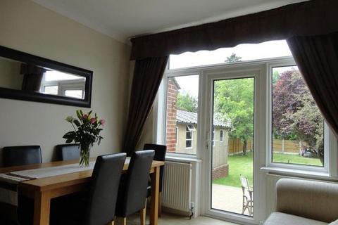 3 bedroom semi-detached house for sale - Wychwood Avenue, Luton, Bedfordshire, LU2 7HT