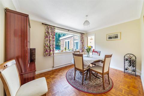 27 Sarum Green, Weybridge, KT13 9RX