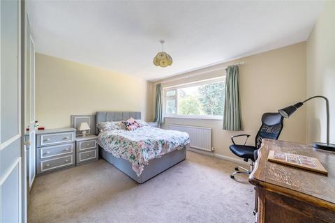 27 Sarum Green, Weybridge, KT13 9RX