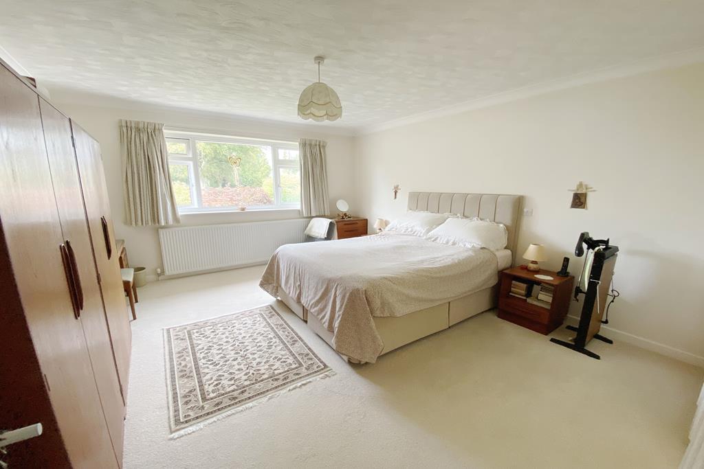 Exceptionally Spacious 4 Bedroom Detached House...