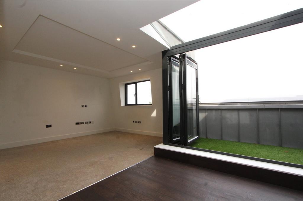 Connaught Gardens, London, N10 2 bed apartment for sale - £599,999