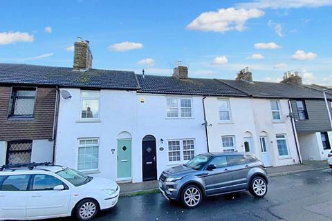 2 bedroom terraced house to rent, Mount Road, Rochester ME1