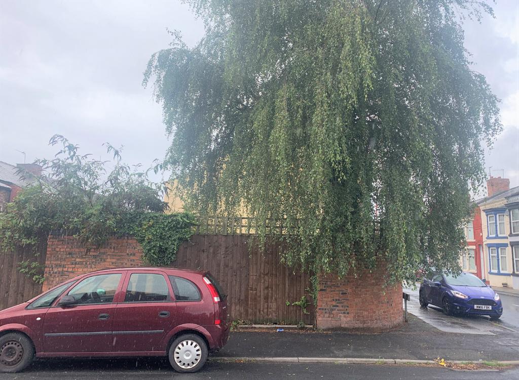 Land Adjacent to 52 Bowden Street... Land £1,000