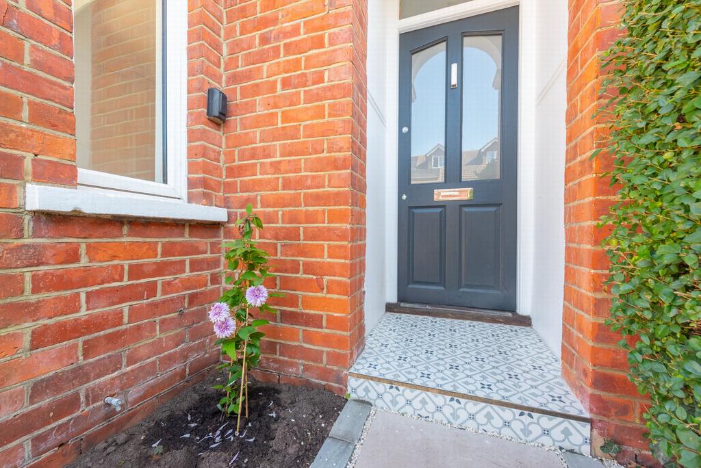 Windsor Road, Farnborough, GU14 3 bed detached house to rent £2,200