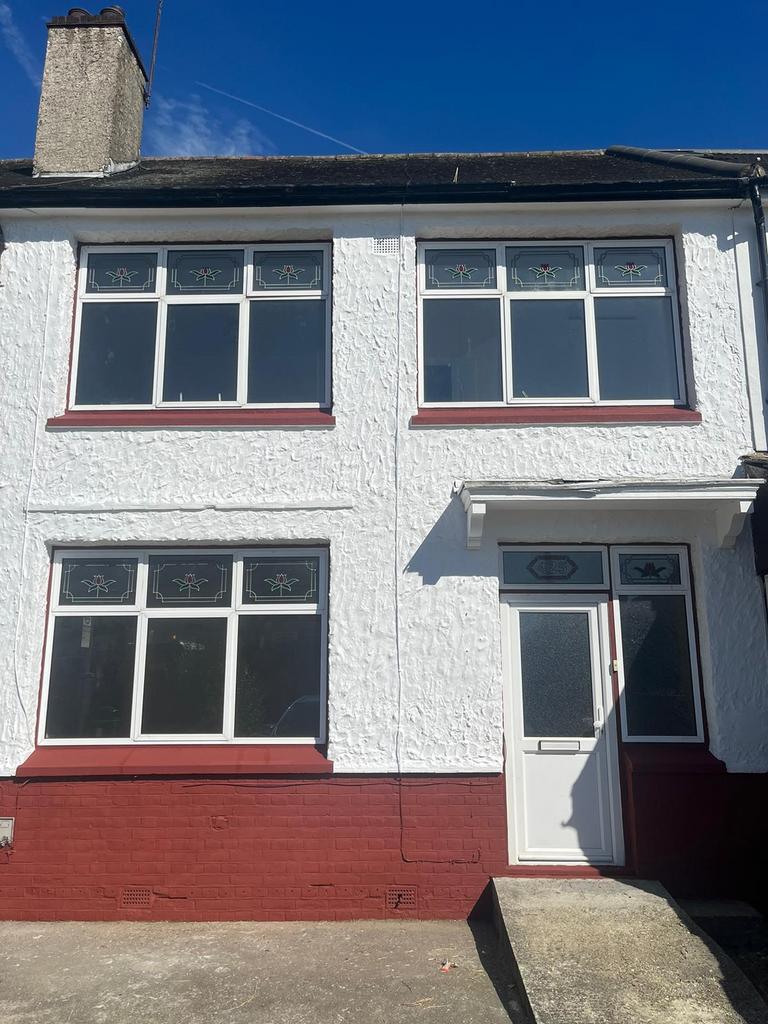 4 Bedroom terraced house for rent on Ilford Lane,