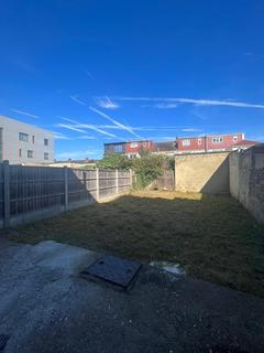4 bedroom terraced house to rent, Ilford Lane, Essex, IG1 2PF