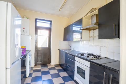 4 bedroom terraced house to rent, Ilford Lane, Essex, IG1 2PF