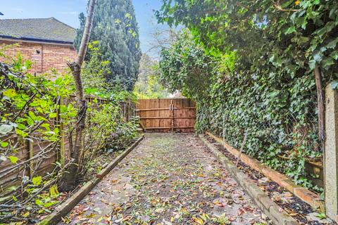 2 bedroom flat to rent, Merrion Avenue, Stanmore, HA7