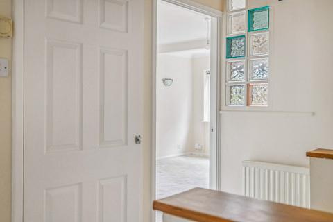 2 bedroom flat to rent, Merrion Avenue, Stanmore, HA7