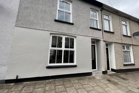 4 Oakfield Terrace, Tonypandy, CF40 2TE