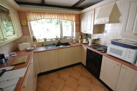 2 bedroom detached bungalow for sale - Gladelands Way, Broadstone BH18
