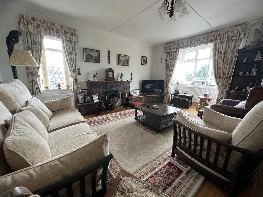 New Cross, Aberystwyth SY23 2 bed bungalow for sale £275,000