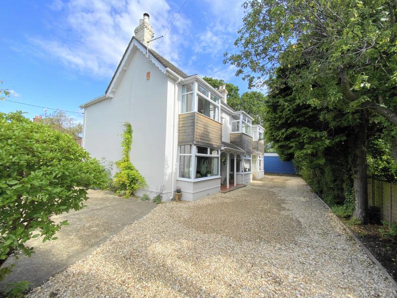 West Moors Ferndown BH22 0AH 3 bed house for sale £785,000