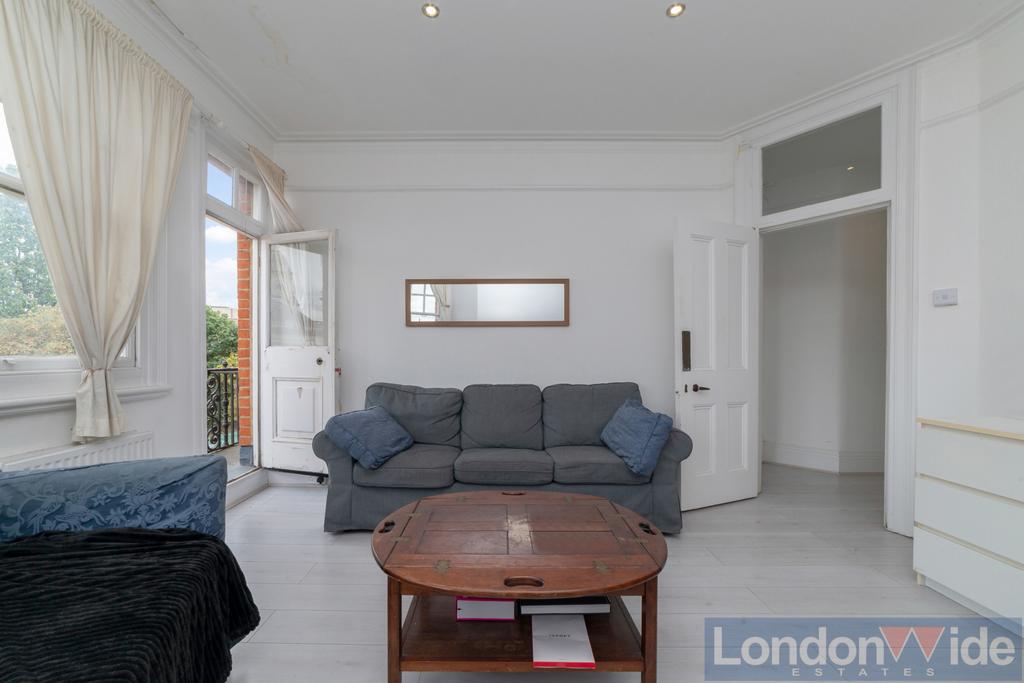 Huguenot Mansions, London, SW18 3 bed apartment £3,098 pcm (£715 pw)
