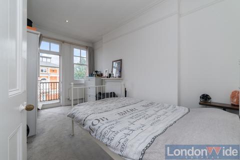 3 bedroom apartment to rent, Huguenot Mansions, London, SW18