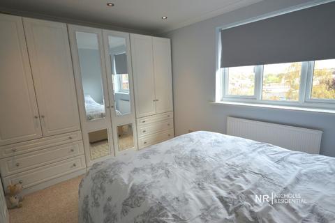 15 Ranyard Close, Chessington, KT9 1HR