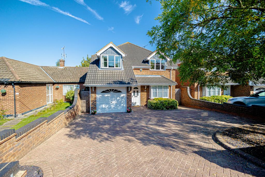 Shakespeare Avenue, Langdon Hills, SS16 4 bed detached house for sale