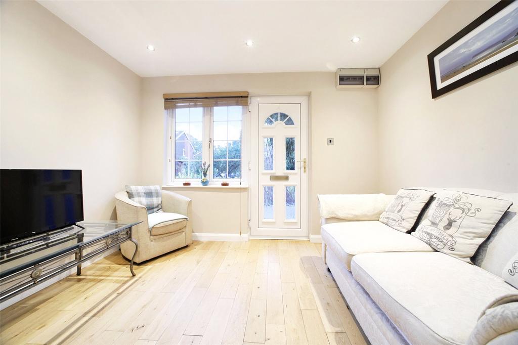 Lavender Road, Rotherhithe, London, SE16 2 bed semidetached house for
