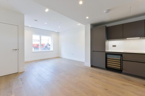 3 bedroom flat for sale, Chiswick Green, London, W4 5TG