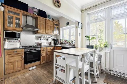 4 bedroom semi-detached house for sale - Hale Grove Gardens, Mill Hill, NW7