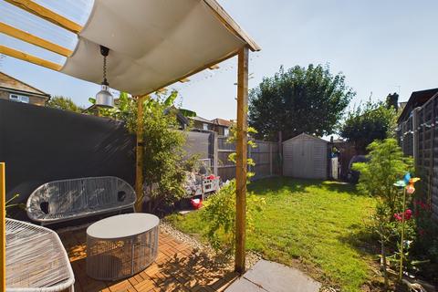 2 bedroom end of terrace house for sale, Bremer Road, Staines-upon-Thames, Surrey, TW18