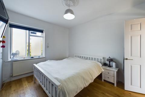 2 bedroom end of terrace house for sale, Bremer Road, Staines-upon-Thames, Surrey, TW18
