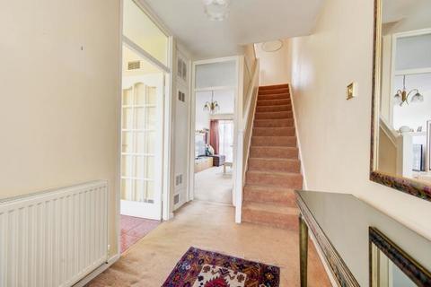 32 Lampeter Square, London, W6 8PS