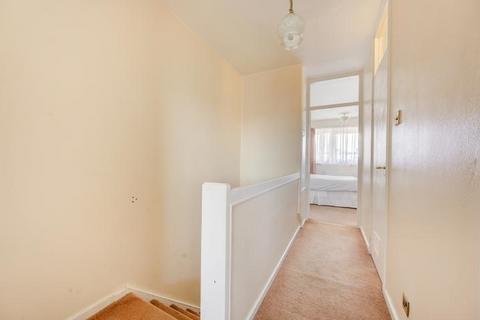 32 Lampeter Square, London, W6 8PS