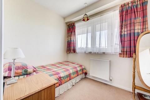 32 Lampeter Square, London, W6 8PS