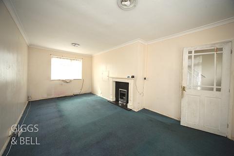 31 Bretts Mead, Luton, LU1 5NG