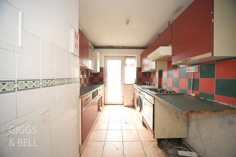 31 Bretts Mead, Luton, LU1 5NG