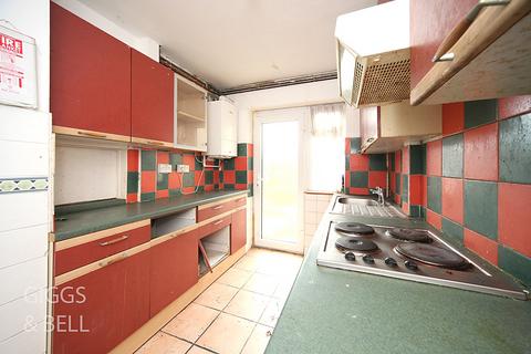 31 Bretts Mead, Luton, LU1 5NG