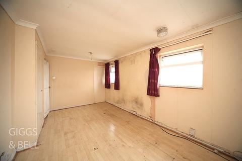 31 Bretts Mead, Luton, LU1 5NG