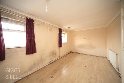 31 Bretts Mead, Luton, LU1 5NG
