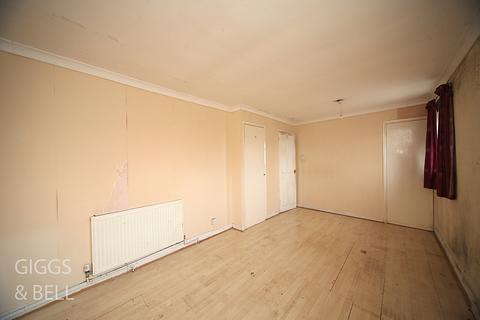 31 Bretts Mead, Luton, LU1 5NG