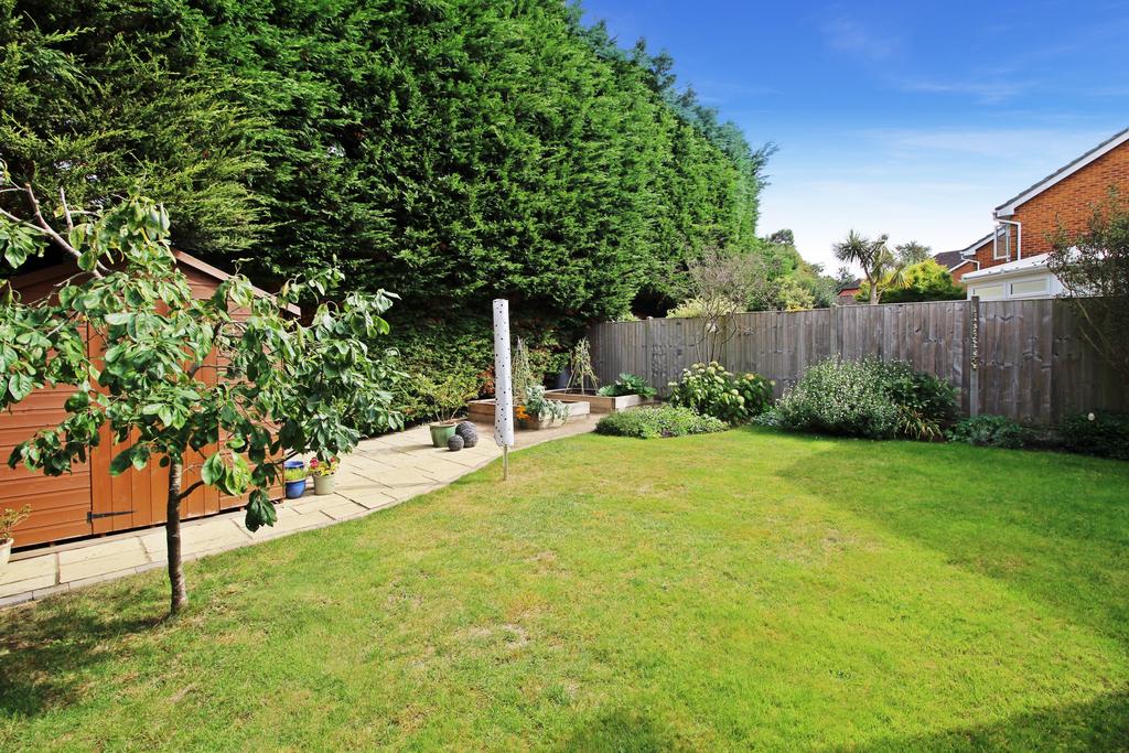 Stanbury Close, Bosham PO18 4 bed detached house for sale £575,000