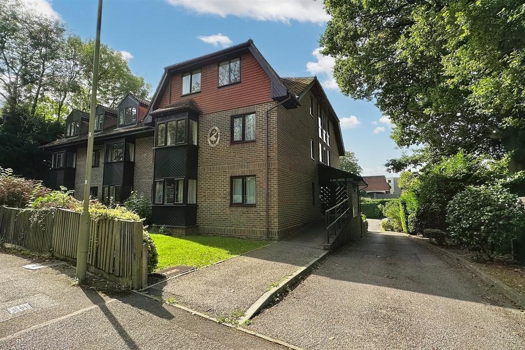 Chandlers Ford 1 bed flat for sale £150,000