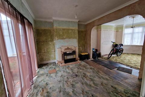 3 bedroom semi-detached house for sale - Rosemary Crescent, Woodsetton, Dudley, West Midlands, DY1